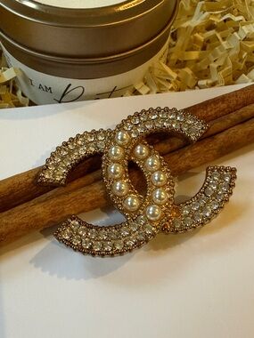 Fashion Jewelry Gold-Tone Crystal and Pearl Double-C Crossover Brooch